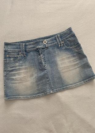 Джинсова блакитна літня спідниця river island з потертостями та стразами, розмір 10-12/m l