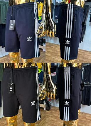 Шорты adidas.