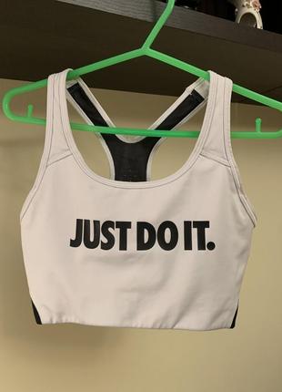 Спортивный топ nike