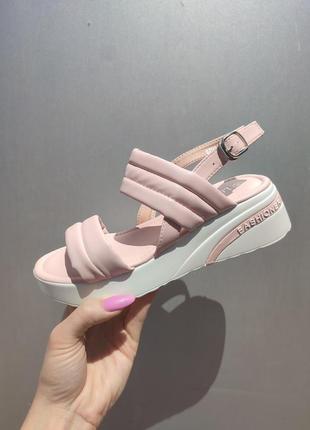 Босоножки на платформе