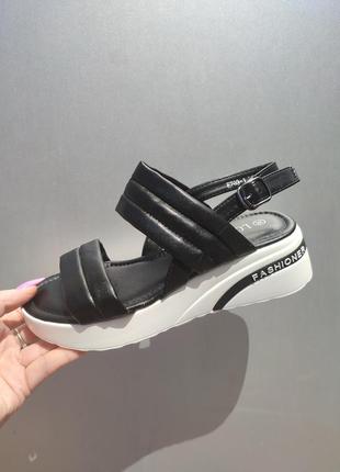 Босоножки на платформе