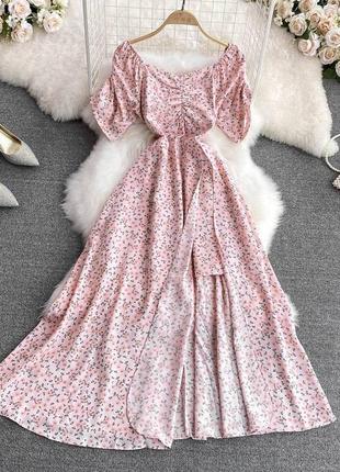 Невероятное платье с изысканным вырезом