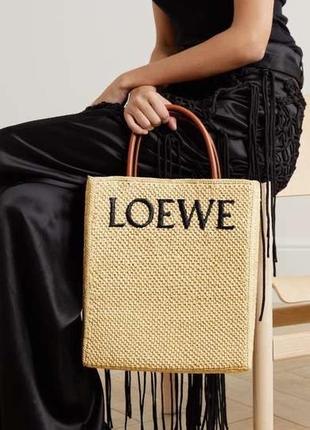 Плетена бежева сумка з написом у стилі loewe5 фото