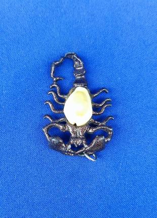 Металлический кулон подвеска брелок скорпион с ракушкой на спине