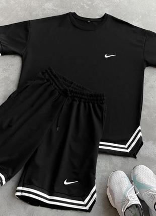 Хитовой оверсайз премиум комплект в стиле найк nike стильный молодежный трендовый костюм шорты с кантом вырезом и футболка