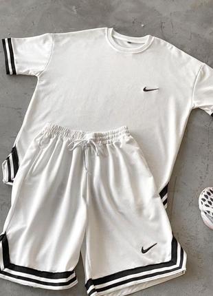 Хітовий оверсайз преміум комплект найк nike стильний молодіжний трендовий костюм шорти з кантом вирізом і футболка