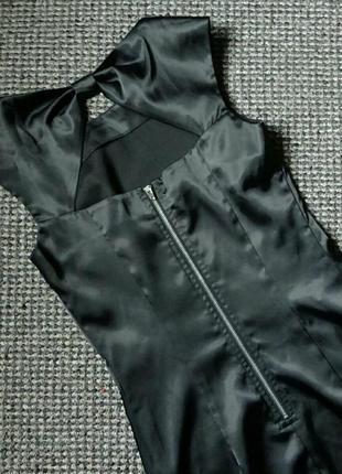 Чорне атласне плаття