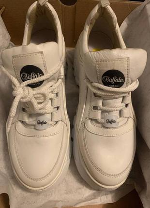 Кросівки на платформі buffalo london white leather platform білі буфало лондон буффало шкіра2 фото