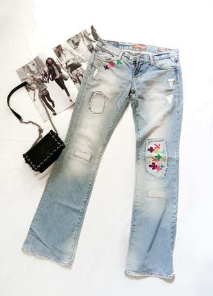 Джинсы colin's с вышивкой.