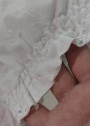 Блузка белая выбитая с узором5 фото