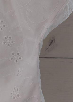 Блузка белая выбитая с узором6 фото