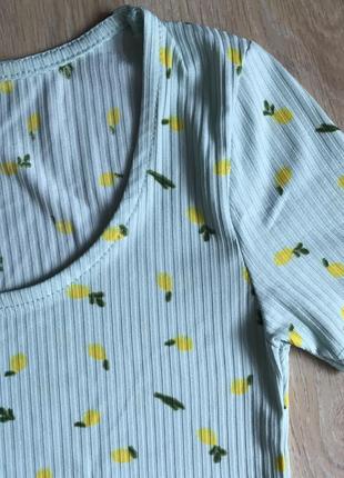 Бірюзова літня футболка у рубчик з лимонами1 фото