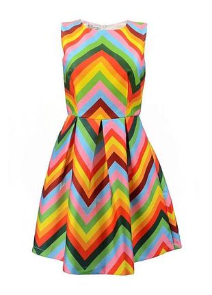 Яркое платье в стиле valentino