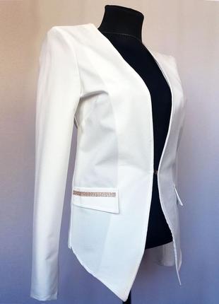 Суперцена. стильный белый пиджак. новый, р-ры 42-483 фото