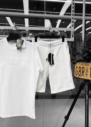 Чоловічий комплект бренд dolce gabbana білий / шорти дольче габбана + футболка дольче габбана