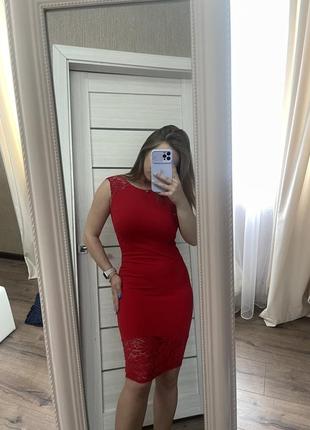 Сукня червоного кольору