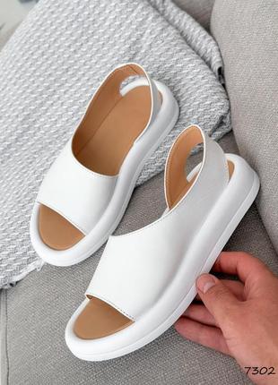 Стильные белые женские сандалии/босоножки на толстой подошве кожаные/кожа-женская обувь на лето9 фото