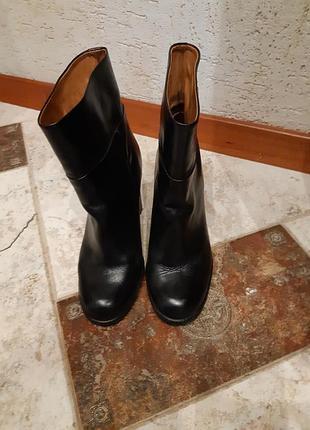 Кожаные ботинки