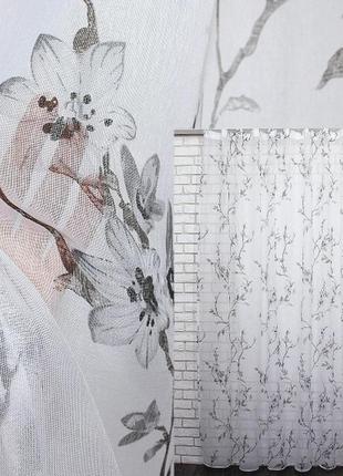Тюль батист с цветочным принтом. цвет белый с черно-белым принтом