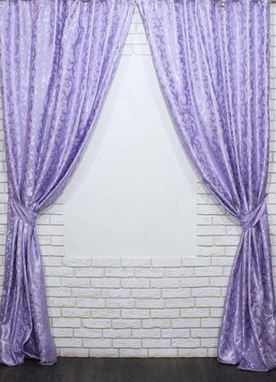 Две готовые шторы из жаккарда.