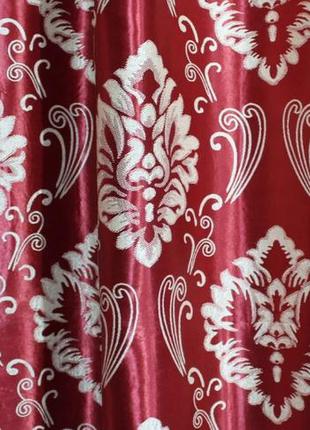Комплект готовых штор из ткани блэкаут "корона версаль" бордового цвета