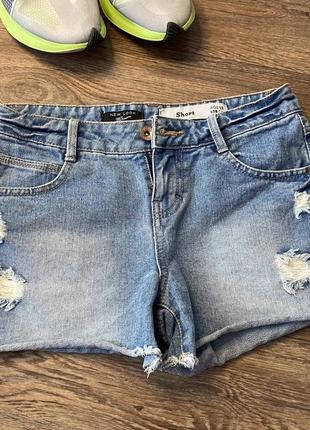 Круті джинсові шорти