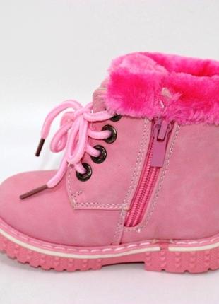 Светло-розовые зимние ботинки5 фото