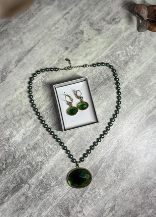 Набор украшений серьги и ожерелье с камнем зеленого цвета