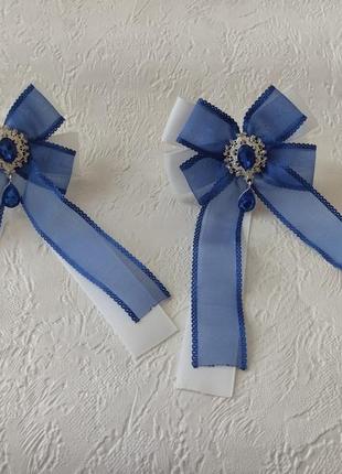 Нарядные бело-синие бантики на резинках. банты на первое сентября. украшения на праздник, для школы