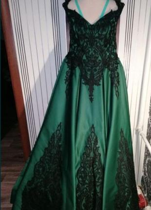 Сукня корллівська атласна зелена гипюр