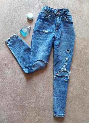 Круті цупкі якісні джинси mom з потертостями варенки висока талія