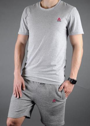 Распродажа! качественная мужская футболка с прорезиненным логотипом в стиле зерба reebok