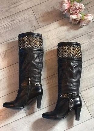 Кожаные чёрные сапоги