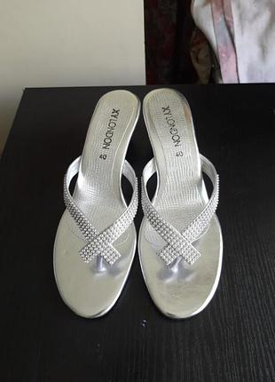 Шлепанцы женские