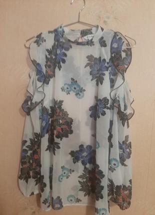 Блуза в квітах