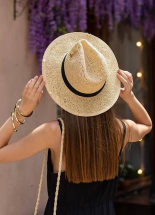 Летняя плетеная шляпа федора с цепью и булавкой onelove молочная (декор золото или серебро)