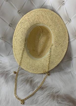 Літній плетений капелюх федора з ланцюгом та шпилькою onelove молочний (декор золото або срібло)6 фото