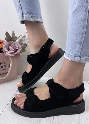 Черные босоножки из натуральной замши