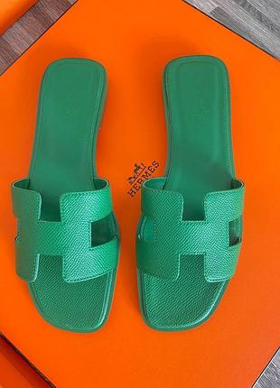 Шикарные кожаные шлепанцы в стиле hermes
