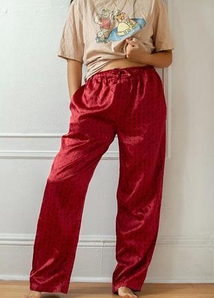 Домашние красные атласные штаны