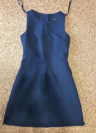 Платье темно синего цвета, внизу есть подкладка, размер с (замеры сделает).