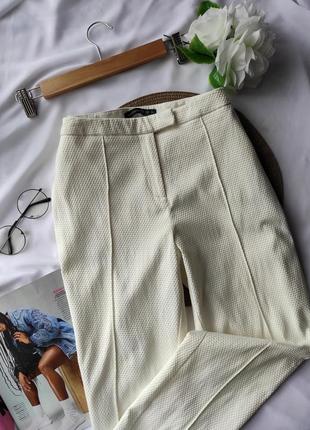 Летние брюки белые укороченные с карманами по фигуре брюки стильные со стрелками
