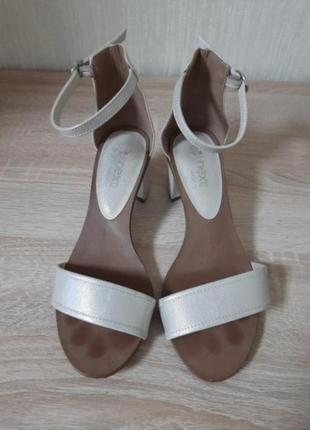 Босоножки женские