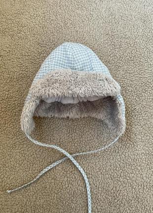 Теплая шапка на 3-6 месяцев