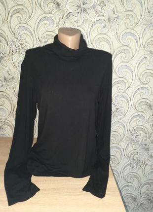 Гольф в рубчик,  тягнеться