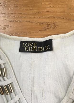 Белое платье love republic.. бандажное платье. платье с бусинами.7 фото