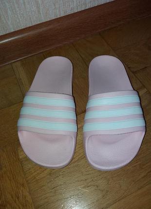 Шльопанці adidas. 32 р. 34 р. оригінал.