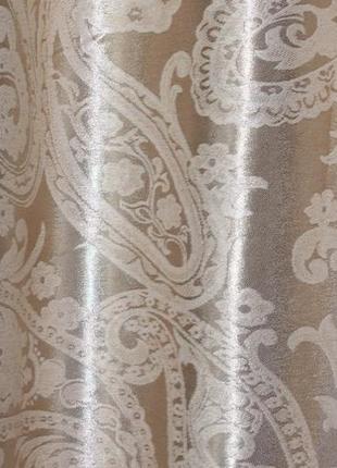Комплект готових штор із тканини блекаут "дамаск" колір темно-бежевий із вензелями4 фото