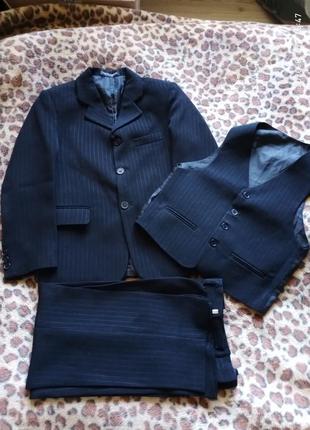 (161) классический костюм тройка  next для мальчика  6/7 лет