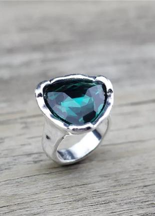 Массивное серебристое кольцо с зеленью черным каменом серебристое кольцо черное2 фото